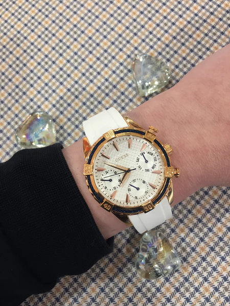 GUESS W0562L1 IN Ladies Watch – CHEEKS PAKISTAN